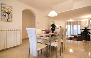 Dining - 2 bedroom nice apartment in Pula (Pula)