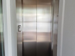 Unclassified image, 4 of 15, button