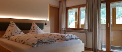 2 bedrooms, travel crib, WiFi, bed sheets