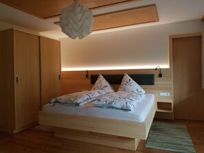 2 bedrooms, travel crib, WiFi, bed sheets