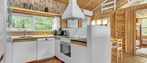 Frigorifero, piano cottura, lavastoviglie, macchina per tè/caffè