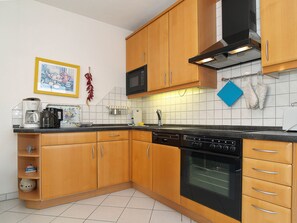 Kühlschrank, Mikrowelle, Ofen, Geschirrspüler