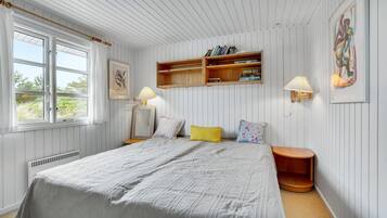 3 bedrooms, travel crib, free WiFi