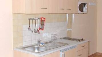 Frigorífic, microones i trona