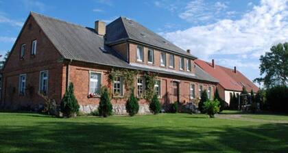 03 Ferienwohnung Rügen mit Kamin - Ferienwohnungen im Gutshaus Gnies