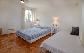 2 bedrooms, free WiFi - 2 bedroom beach front apartment in Furiani (Furiani)