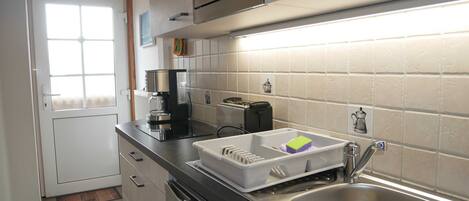 Fridge, coffee/tea maker, electric kettle, toaster