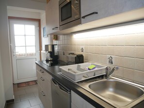 ثلاجة، ماكينة لصنع القهوة/الشاي، غلّاية كهربائية، محمصة خبز