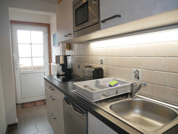 Fridge, coffee/tea maker, electric kettle, toaster