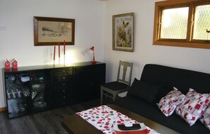 TV, fireplace, DVD player - Awesome home in Unnaryd with kitchen (Unnaryd)