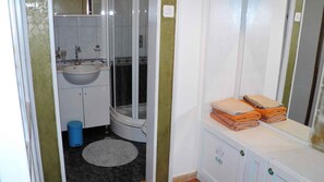 Bathroom - Holiday apartment near the beach with air conditioning (Baška)