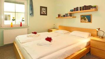 2 bedrooms, WiFi, bed sheets