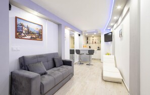 Fernseher, Kamin, DVD-Player