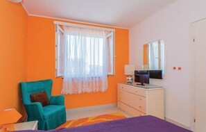 1 bedroom, free WiFi, bed sheets