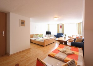 1 Schlafzimmer, Reisekinderbett, WLAN, Bettwäsche