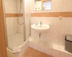 Unclassified image, 3 of 11, button - Quadruple - Pension in the Stralsund's Old Town (Stralsund)