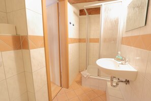 Unclassified image, 4 of 11, button - Quadruple - Pension in the Stralsund's Old Town (Stralsund)