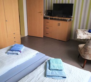 1 bedroom, bed sheets