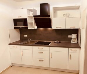 Kühlschrank, Mikrowelle, Geschirrspüler