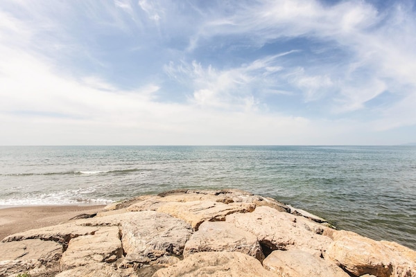 Una spiaggia nelle vicinanze