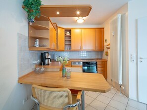 Fridge, oven, dishwasher, coffee/tea maker