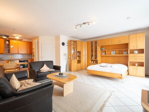 Unclassified image, 3 of 19, button