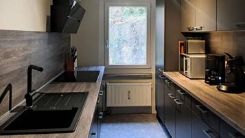 Geladeira, cooktop, lava-louças, cafeteira/chaleira