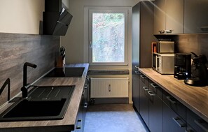 Geladeira, cooktop, lava-louças, cafeteira/chaleira