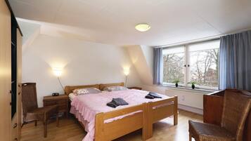 4 makuuhuonetta, vauvan matkasänky, ilmainen Wi-Fi