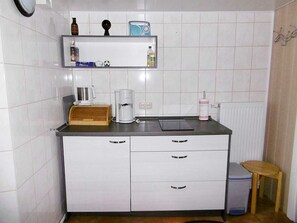 Fridge, dishwasher, coffee/tea maker, electric kettle