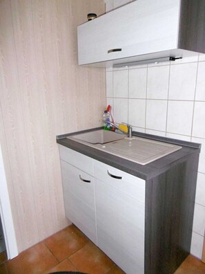 Frigorifero, lavastoviglie, macchina per tè/caffè, bollitore elettrico