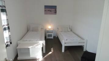 3 bedrooms, travel crib, WiFi