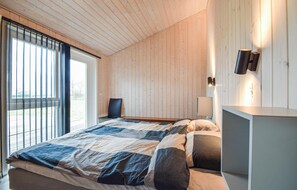 6 bedrooms, travel cot, free WiFi