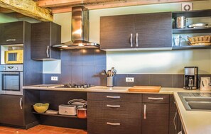 Réfrigérateur, micro-ondes, plaque de cuisson, lave-vaisselle