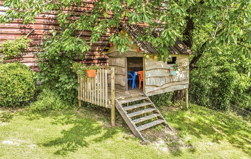 Lovely home in Bourgougnague