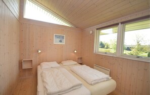 3 Schlafzimmer, Reisekinderbett
