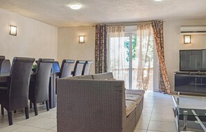 DVD player, ping pong - Cozy home in Moriani Plage with WiFi (Moriani Plage)