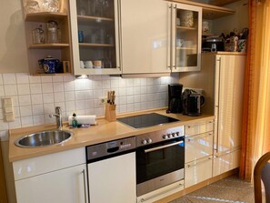 冷蔵庫、オーブン、食器洗い機、コーヒー / ティーメーカー