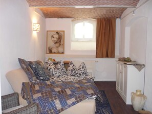 1 bedroom, desk, travel crib, bed sheets - Apartment Elbauengewölbe - Elbauengewölbe (Dessau-Roßlau)