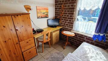 2 bedrooms, bed sheets