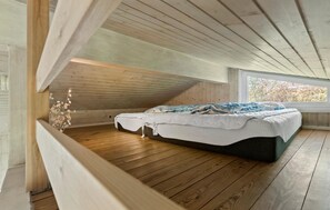 5 bedrooms, travel crib, free WiFi