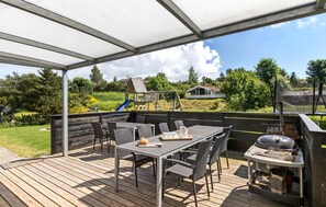 Outdoor dining - Beautiful home in Ebeltoft with WiFi (Ebeltoft)