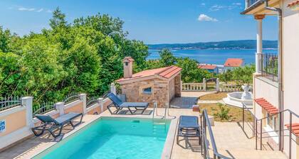 Gorgeous home in Dramalj