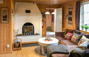 TV, fireplace, stereo