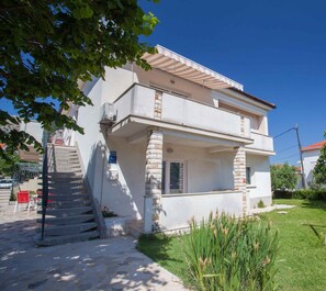 Exterior - Holiday apartment with air conditioning (Baška)