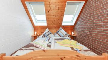 2 bedrooms, travel crib, WiFi