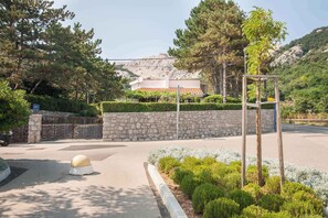 Property grounds - Holiday home 300 m to the Adriatic (Baška)