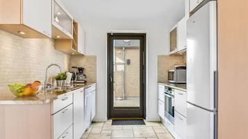 Fridge, stovetop, dishwasher, coffee/tea maker