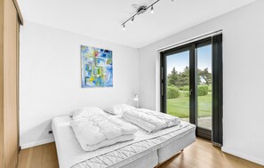 4 bedrooms, travel cot, free WiFi