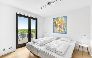4 bedrooms, travel crib, free WiFi